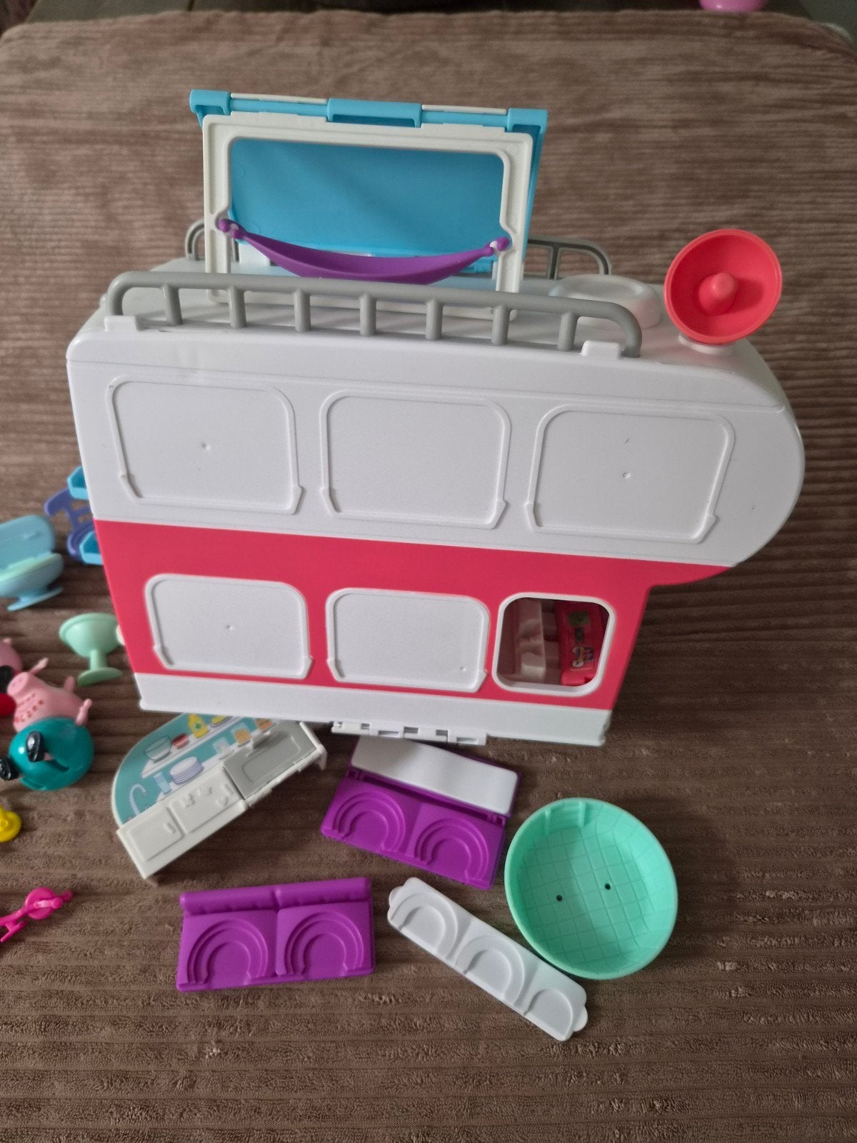Peppa Pig Campervan Speelset met Figuren en Accessoires, Ophalen of Verzenden, Gebruikt