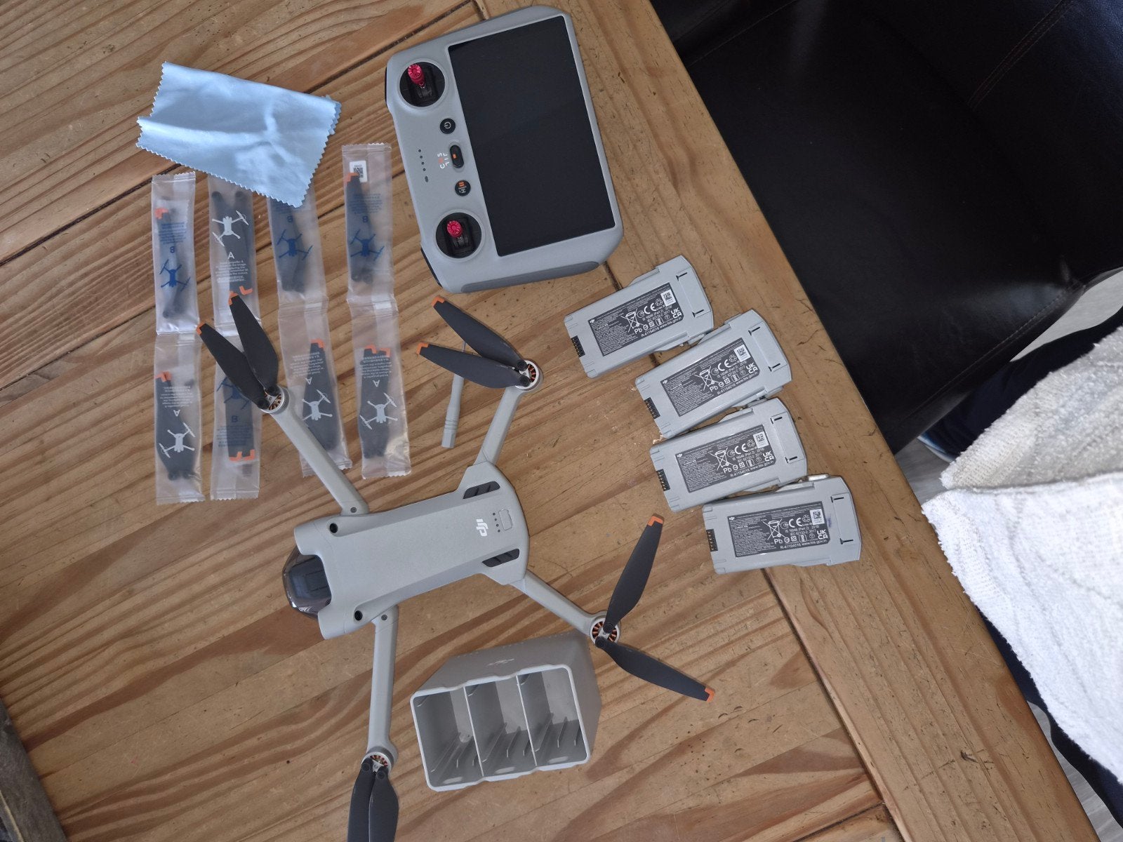 DJI Mini 3 Pro Fly More Combo met RC-controller, Audio, Tv en Foto, Drones, Ophalen, 30 tot 45 minuten, Cameradrone, 5 tot 10 kilometer