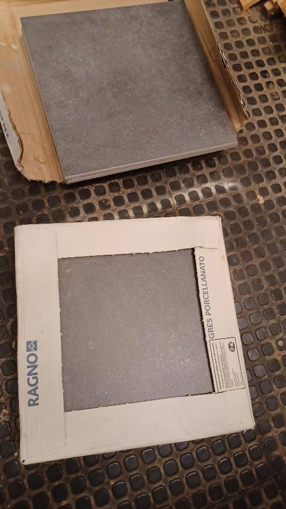 Badkamer tegels zwart, Ophalen, Nieuw, 20 tot 40 cm, Minder dan 5 m²
