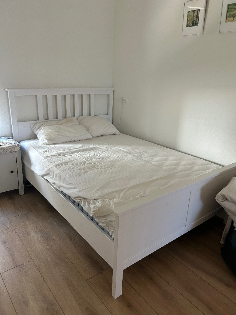 Nieuw bed en nieuw nachtkastje, Ophalen, 90 cm, Wit, Nieuw