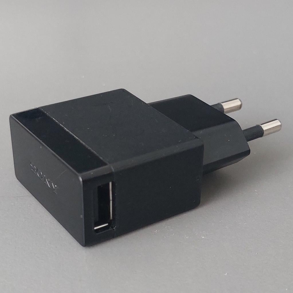Sony USB Adapter - Oplader, Telecommunicatie, Mobiele telefoons | Telefoon-opladers, Ophalen of Verzenden, Zo goed als nieuw, Sony Ericsson
