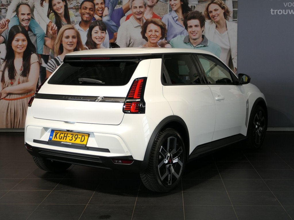 Renault 5 comfort range techno 52 kWh *Vraag naar beschikbaa, Gebruikt, Zwart, Leder en Stof, Wit