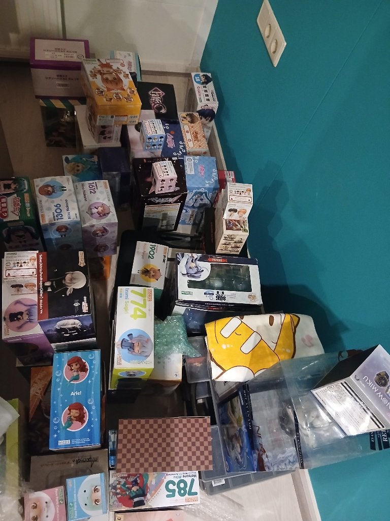 grote verzameling anime figures, Ophalen, Zo goed als nieuw