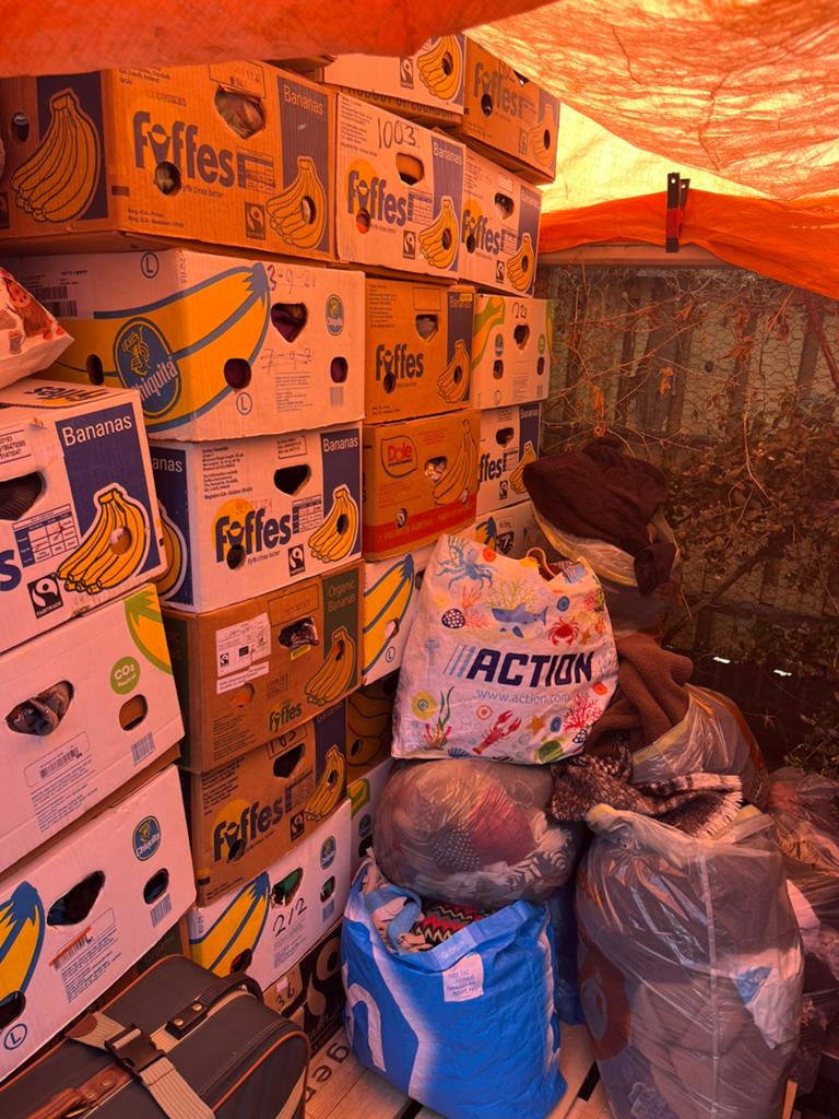 Dozen met kleding van alles wat groot / klein, Ophalen of Verzenden