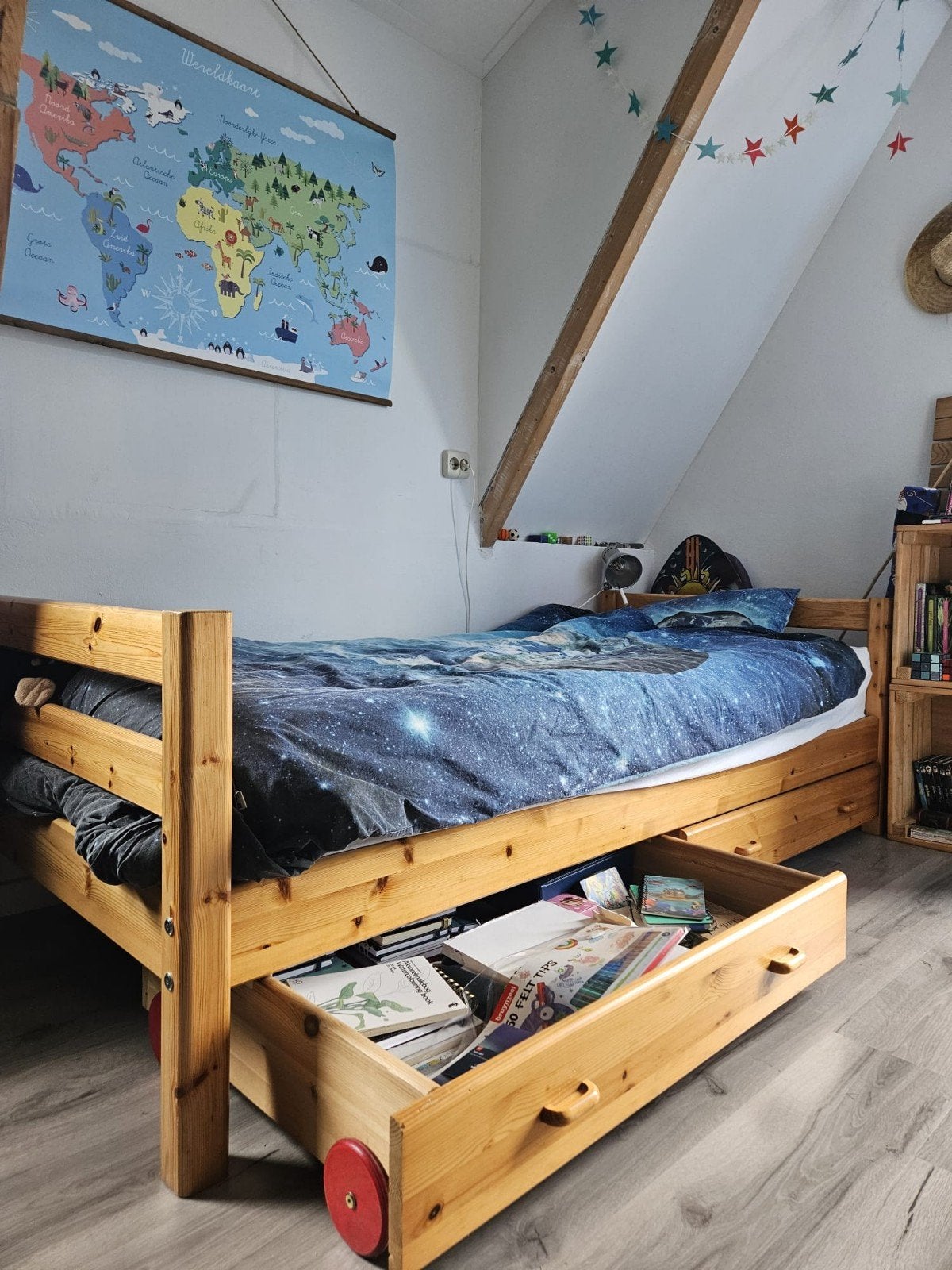 Massief houten grenen bed 200 x  90 cm incl 2 lades, Ophalen, Gebruikt, 90 cm, Eenpersoons