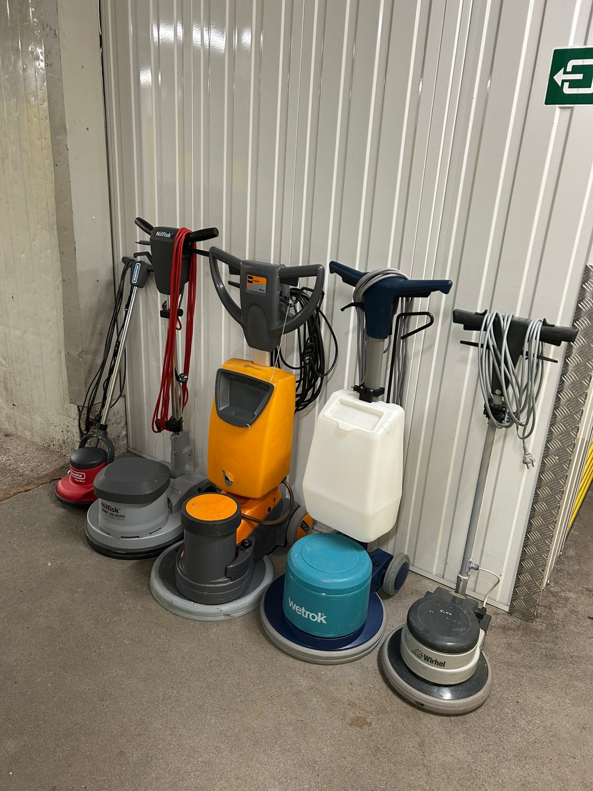 SCHROBMACHINE BOENMACHINE WIRBEL CLEANFIX NILFISK TASKI, Doe-het-zelf en Verbouw, Ophalen, Gebruikt, Schrobmachine
