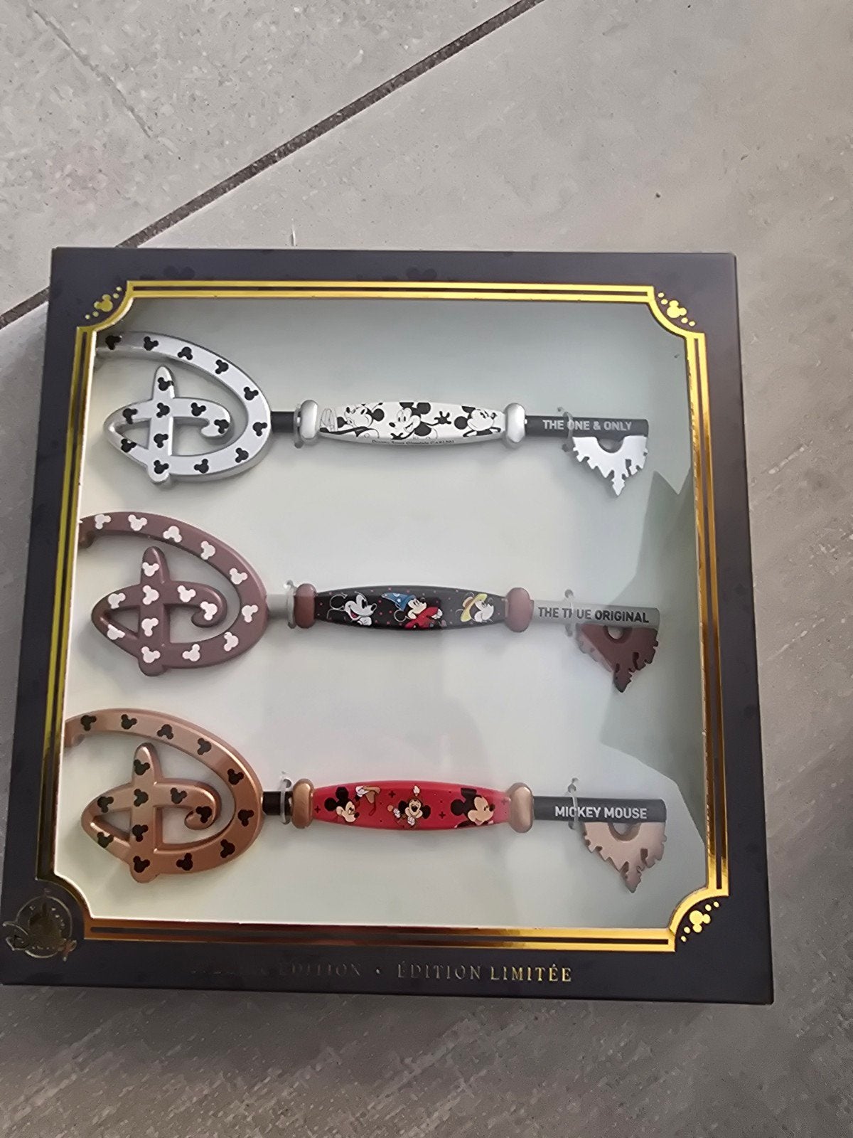 Disney Store Mickey Mouse Through the Years Collectible S, Ophalen of Verzenden, Mickey Mouse, Nieuw, Overige typen