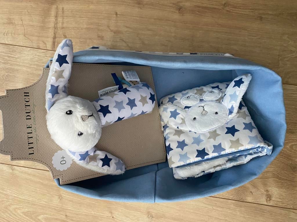 Little dutch kado mand met stoffen rammelaar en boekje, Ophalen, Zo goed als nieuw