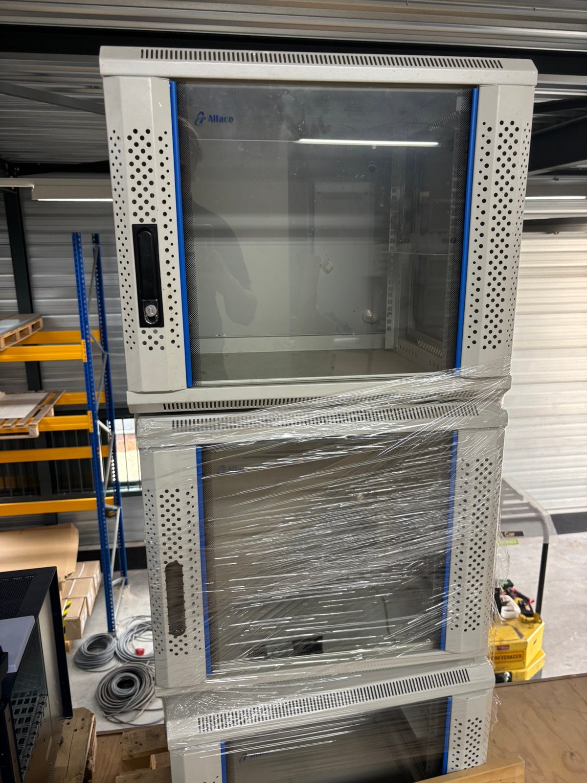 Alfaco serverkast / netwerkkast / wandkast met glazen deur, Ophalen of Verzenden, Zo goed als nieuw, 75 tot 150 cm, Raamkozijn