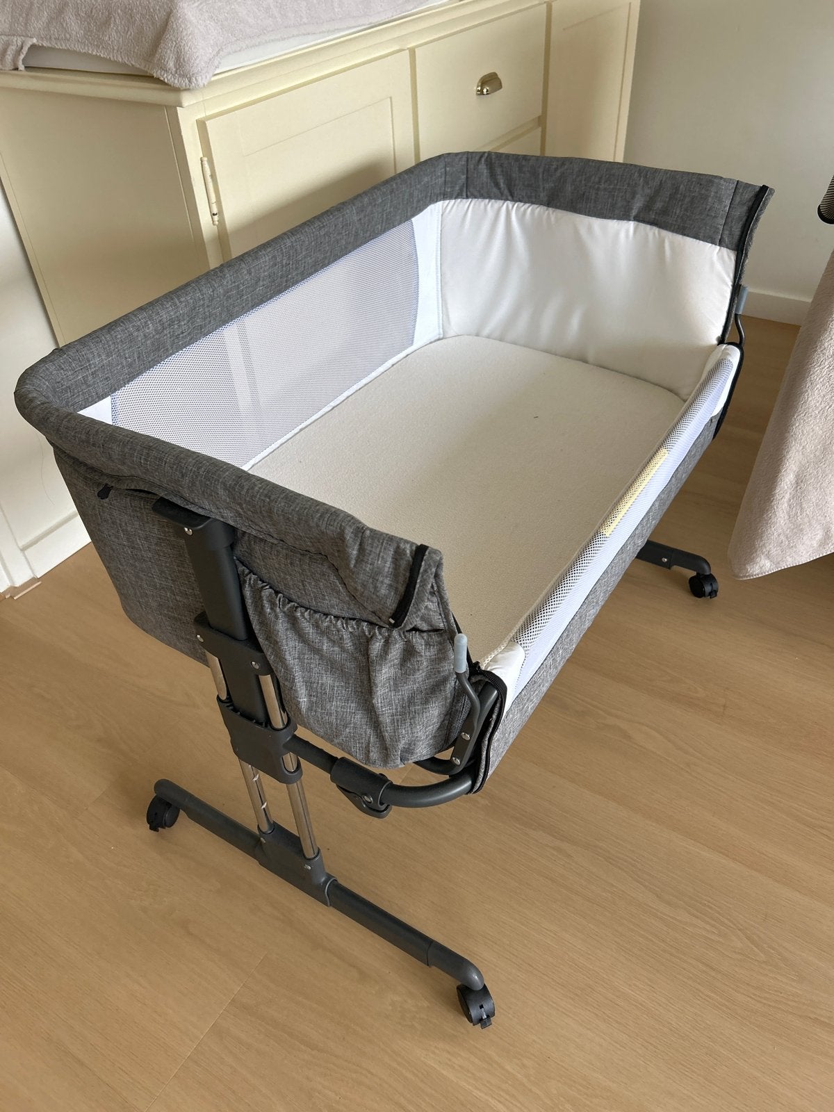 Mika Micky Co-Sleeper Wieg - Zo goed als nieuw, Kinderen en Baby's, Ophalen, Zo goed als nieuw, Wieg
