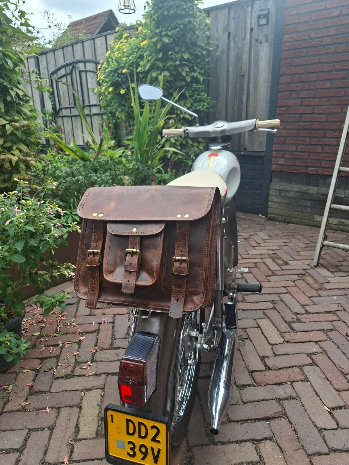 Leren zadeltas voor motor of brommer, Fietsen en Brommers, Ophalen, Nieuw, Koffer