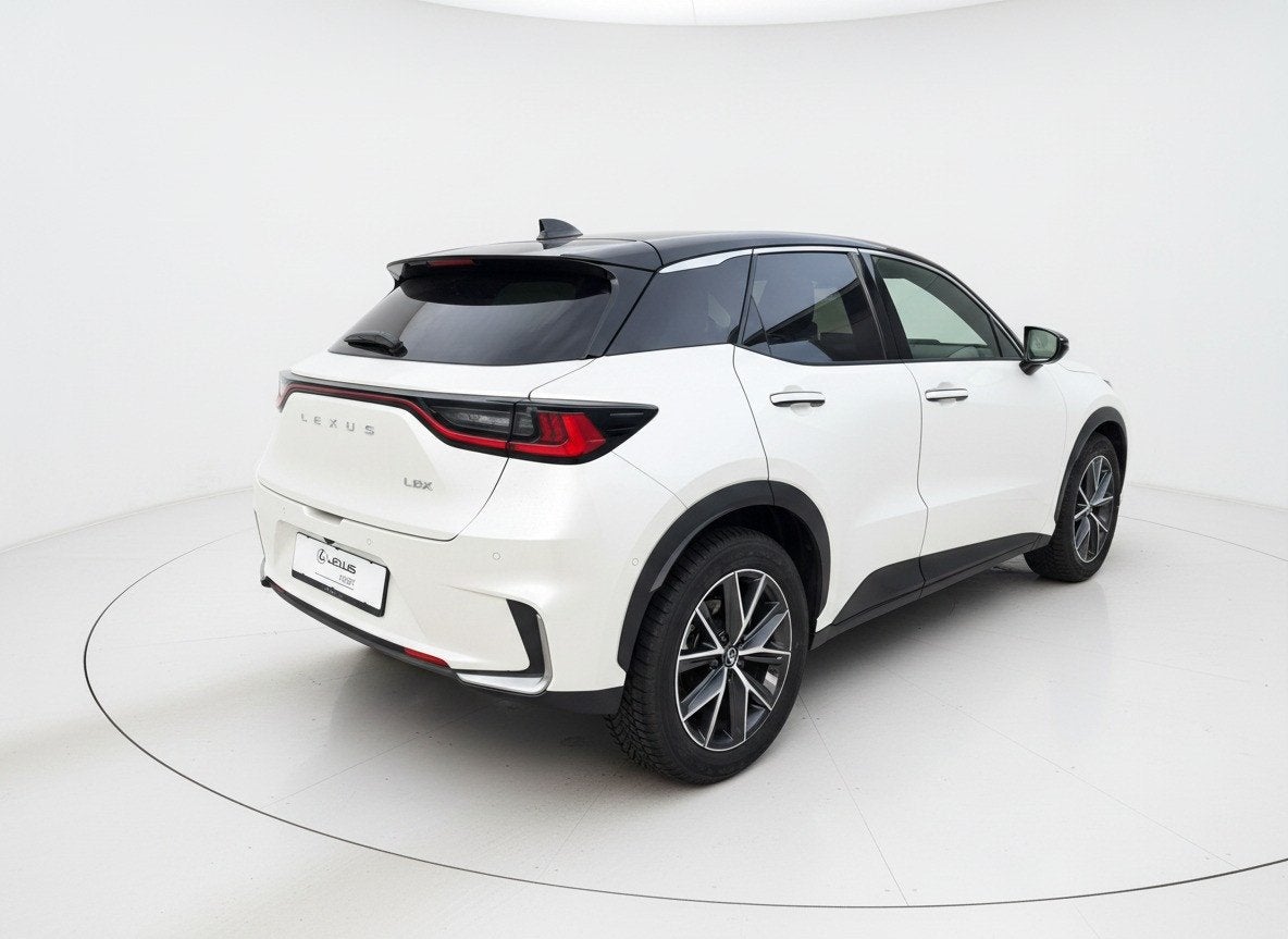 Lexus LBX 1.5 Emotion 2WD Advanced Pack | Mark Levinson | Ca, 136 pk, Gebruikt, Zwart, Bedrijf