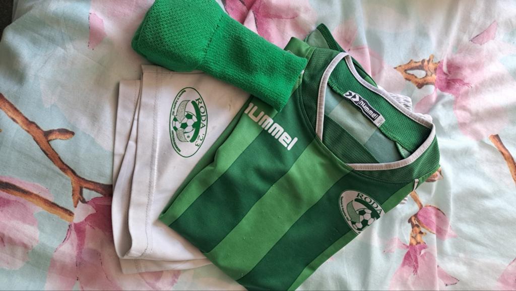Voetbal tenue roda 23, Sport en Fitness, Voetbal, Maat XS of kleiner, Ophalen, Gebruikt