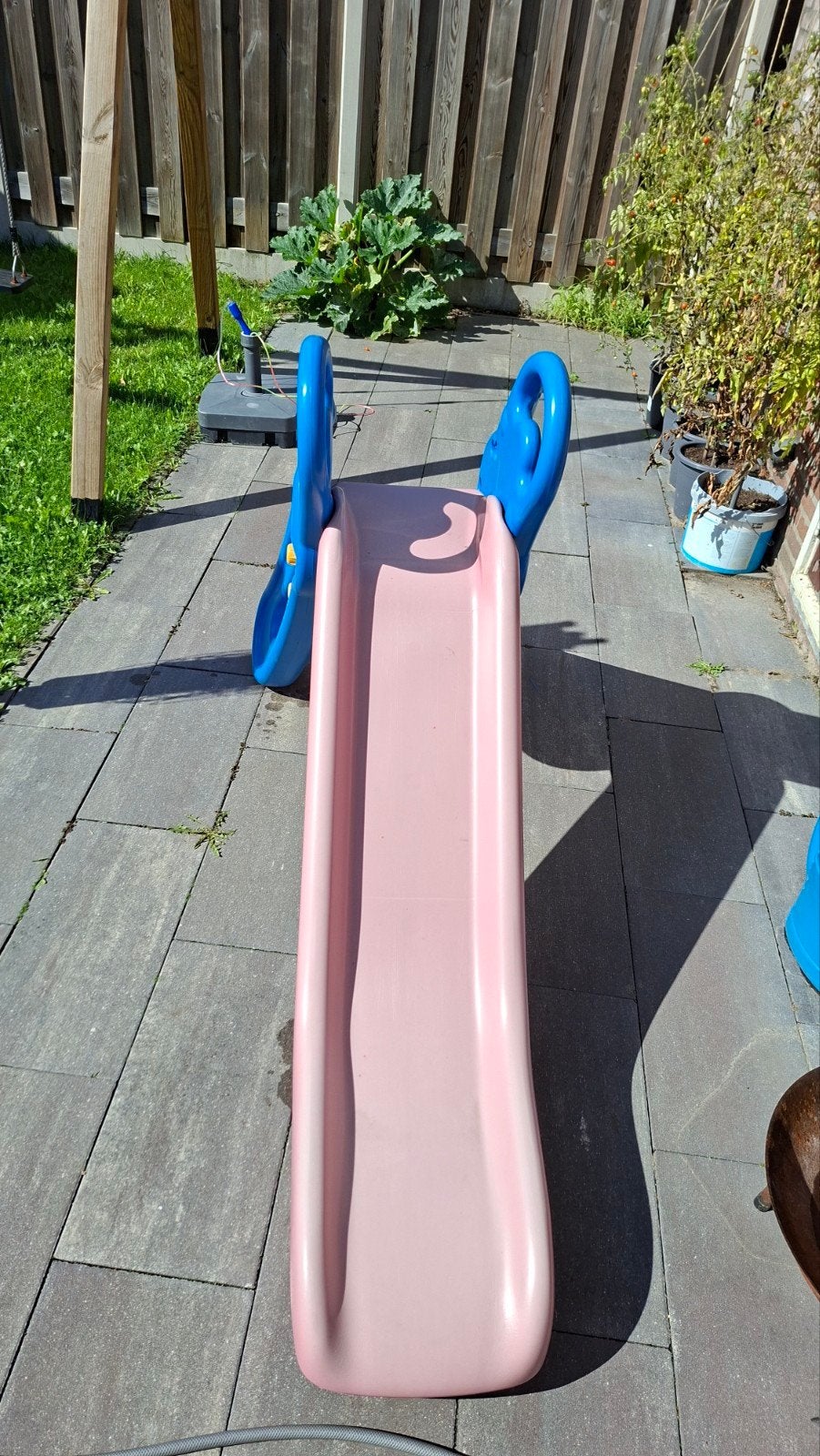 Roze kinder glijbaan met blauwe trap, Ophalen, Gebruikt, Glijbaan