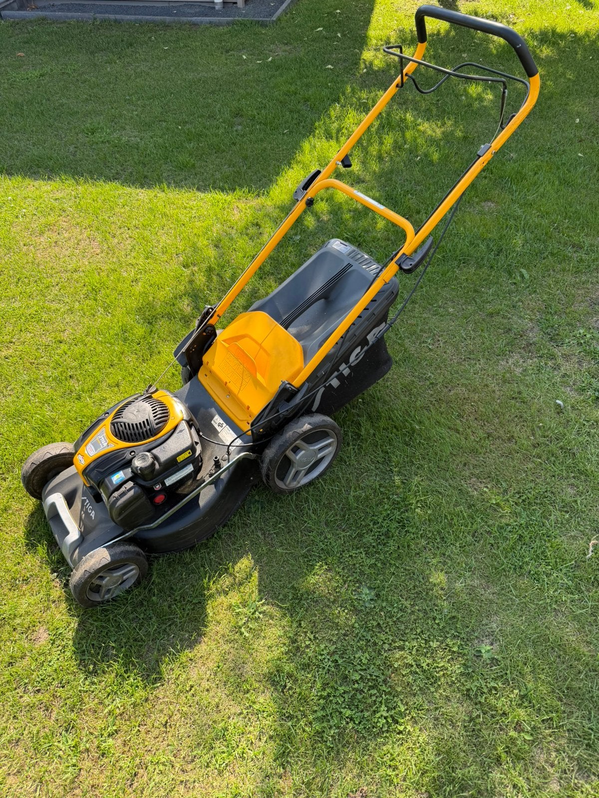 Stiga benzine grasmaaier met aandrijving., Ophalen, Zo goed als nieuw