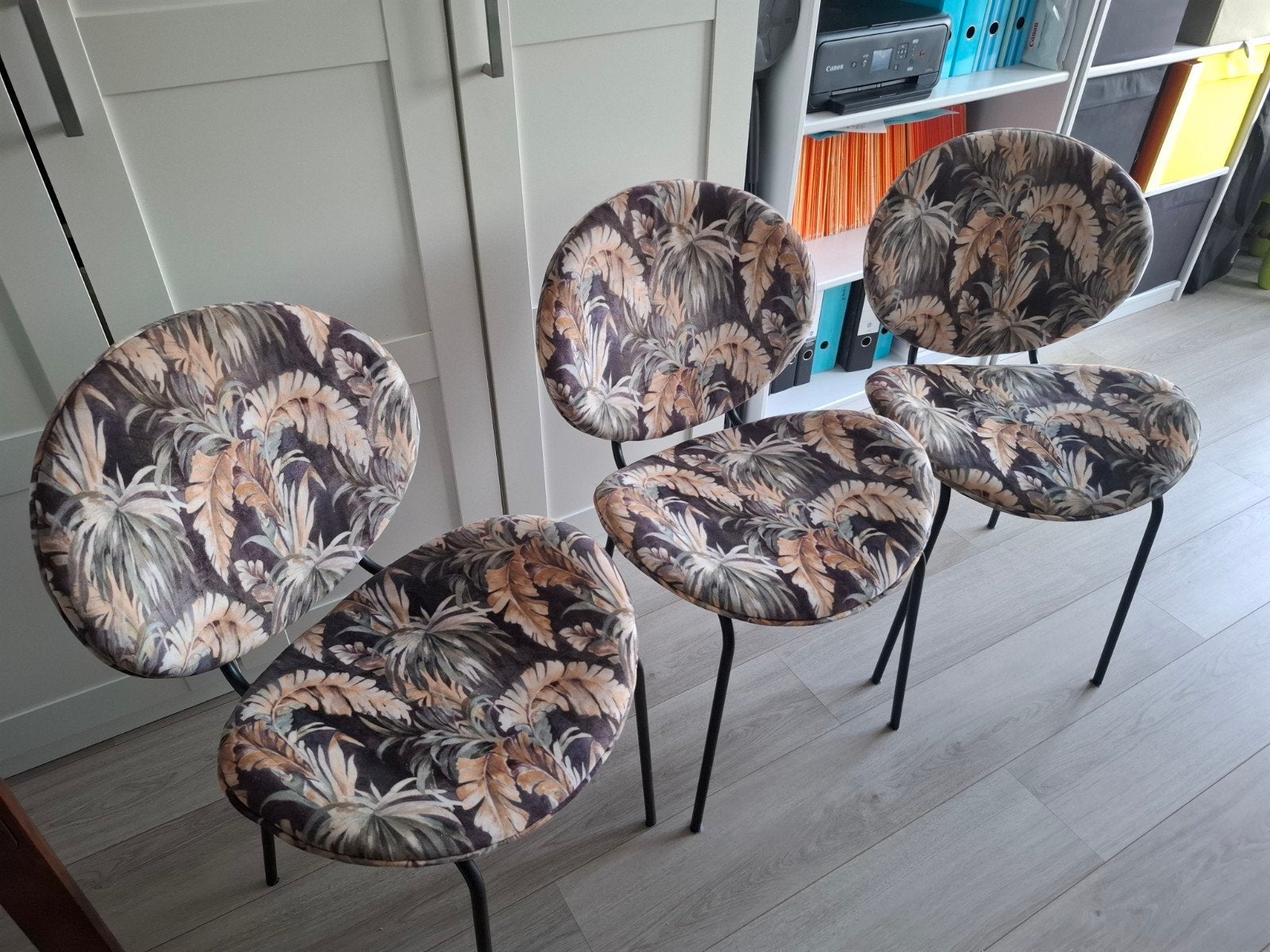 3 Kwantum eetkamerstoelen in zeer goede staat, Ophalen, Zo goed als nieuw, Drie
