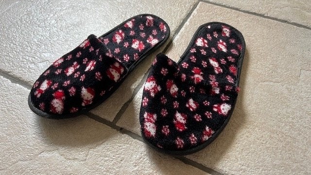 Hello Kitty sloffen maat 39 zgan, Ophalen of Verzenden, Zo goed als nieuw, Overige kleuren, Pantoffels of Sloffen