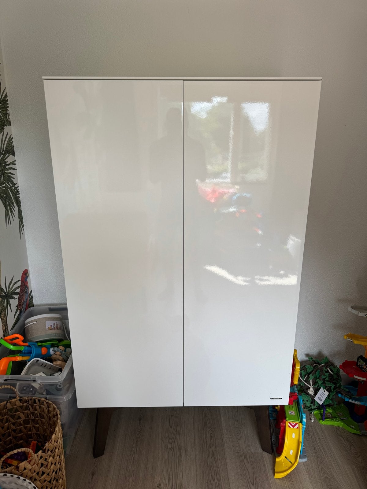 Kidsmill Sixties Kast - Wit Glans met Bruine Poten, Ophalen, Gebruikt, Kast, 50 tot 70 cm