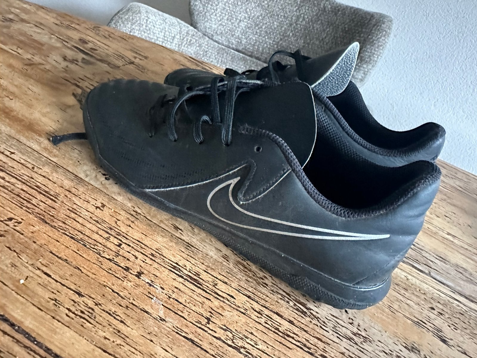 Nike kunstgras voetbalschoen maat 38,5, Sport en Fitness, Maat XS of kleiner, Ophalen of Verzenden, Zo goed als nieuw, Schoenen