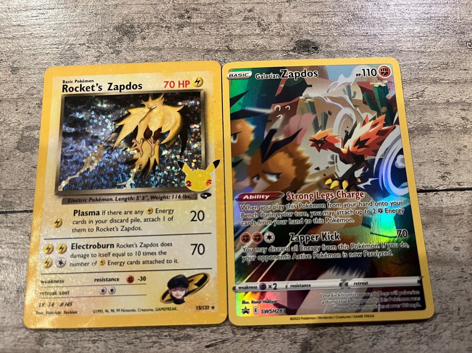 Pokémon Kaarten: Rocket's Zapdos & Galarian Zapdos V, Ophalen of Verzenden, Zo goed als nieuw, Meerdere kaarten