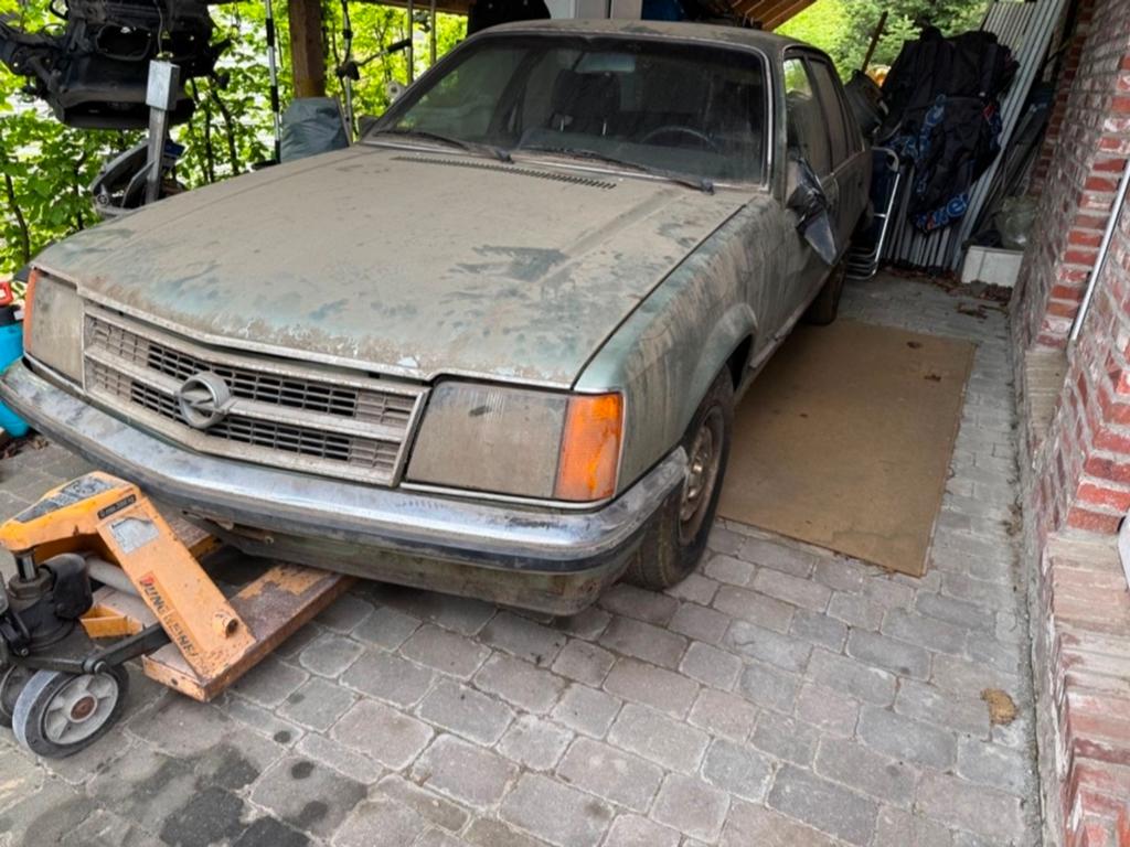 Te koop plaatwerk opel commodore c senator a1, Auto-onderdelen, Ophalen, Voor, Opel, Spatbord