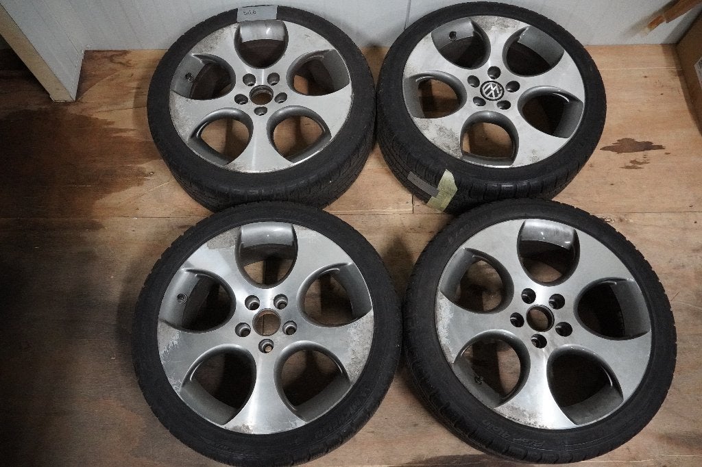 Volkswagen 18inch lichtmetalen velgen Michelin winterbanden, Ophalen, 18 inch, Kalkovens 13, Info@vakgaragekamstra.nl