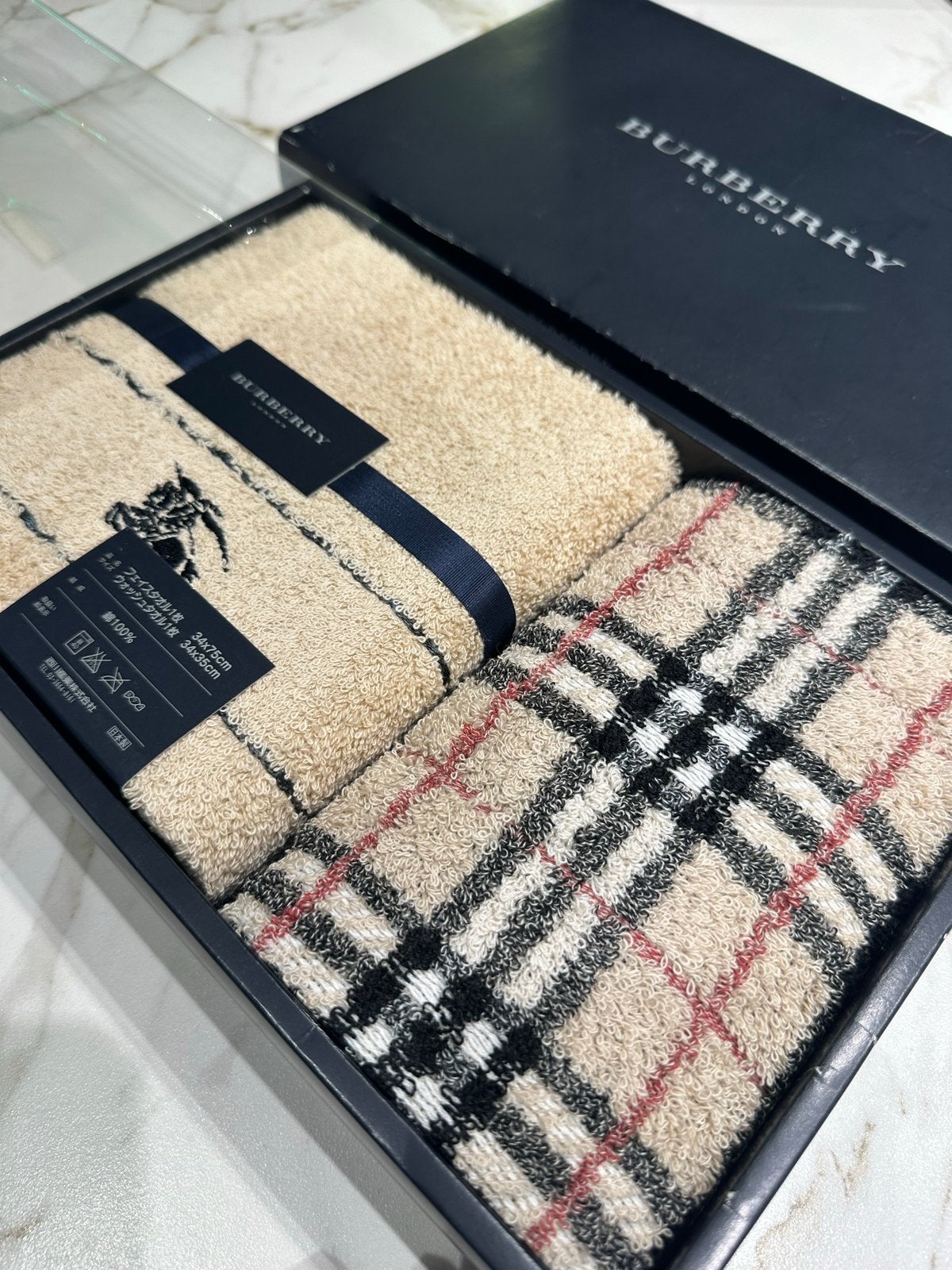 Burberry London handdoekenset - Nieuw in doos, Huis en Inrichting, Beige, Nieuw, Ophalen of Verzenden, Klassiek