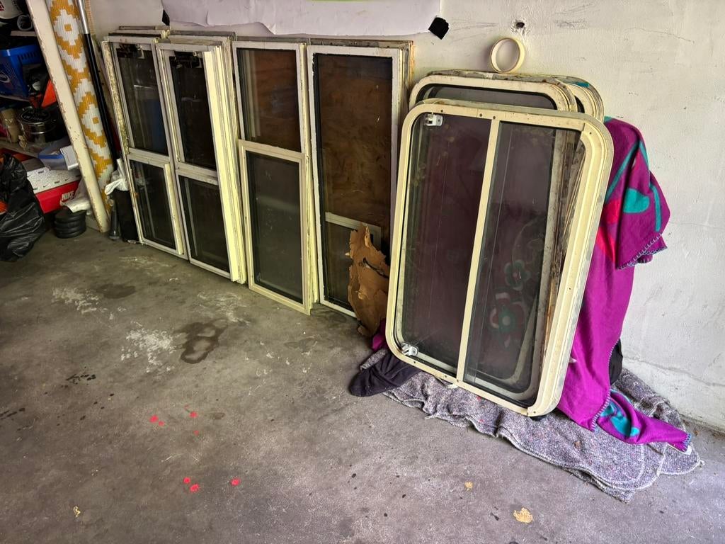 16 Scheepsramen 8 dubbel glas en 9 enkel glas, Ophalen of Verzenden, Zo goed als nieuw, Gevelraam of Ruit