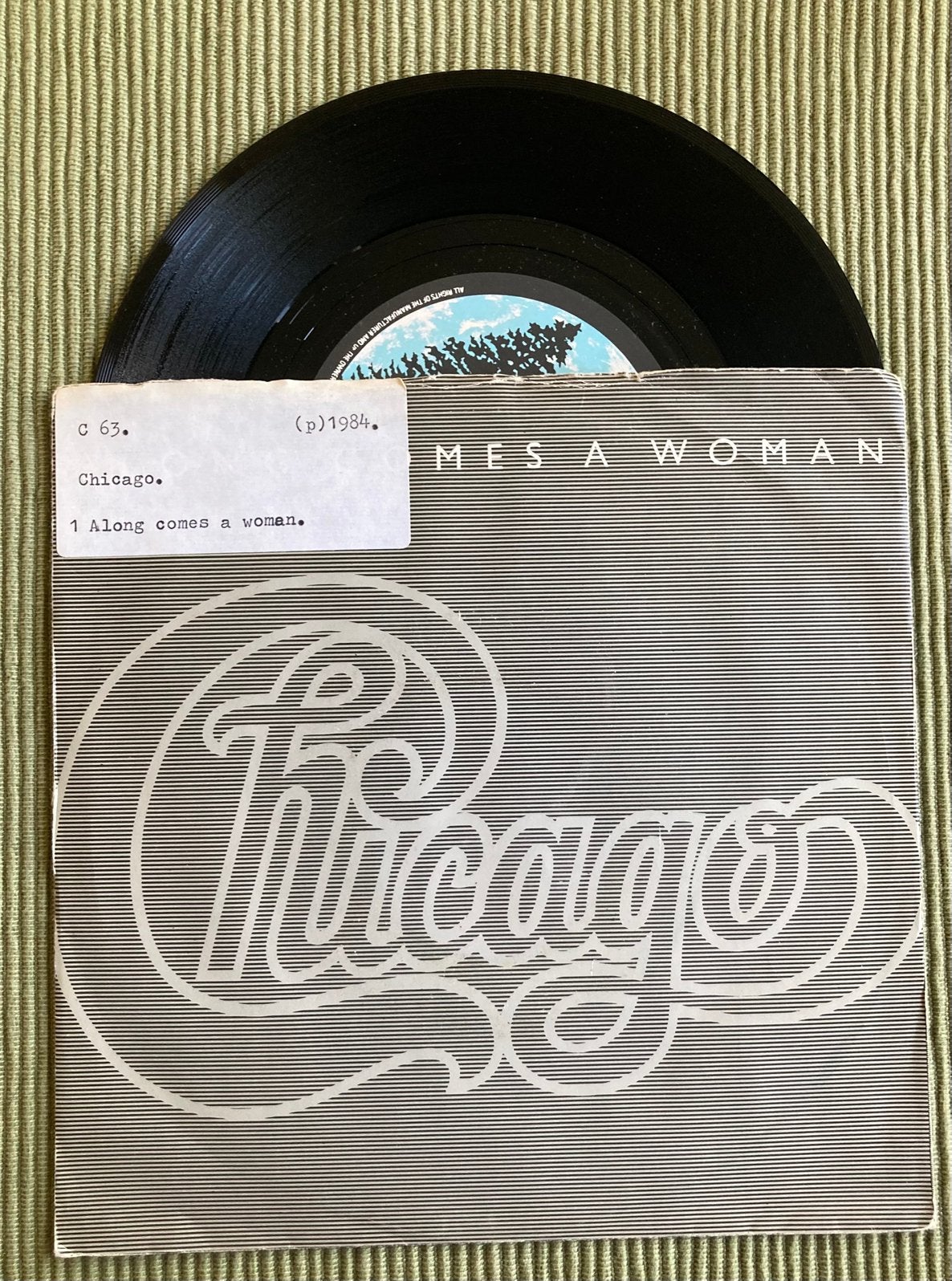 Vinyl single Chicago - Along comes a woman, Gebruikt, 7 inch, Ophalen of Verzenden, Pop