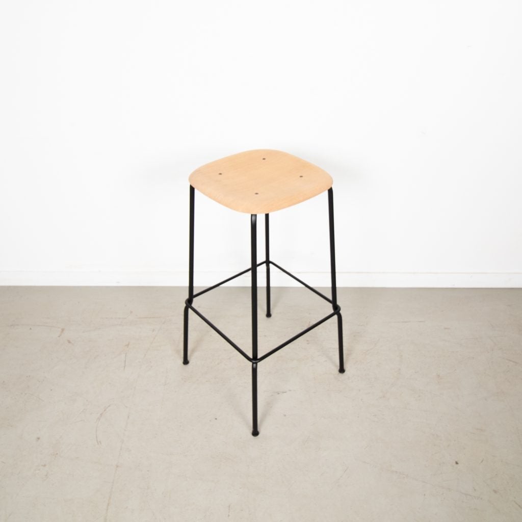 Hay Soft Edge Kruk Hout - Zwart, Huis en Inrichting, Barkrukken, Niet ingevuld, Zo goed als nieuw, Niet ingevuld, Niet ingevuld