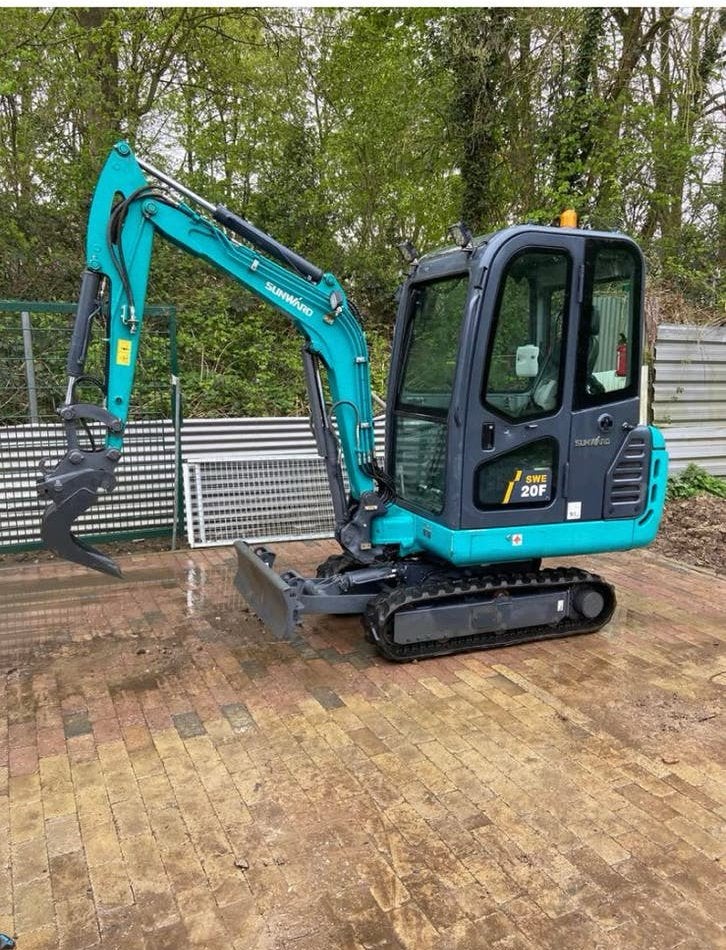 Te huur 1.9ton minigraver, Ophalen of Verzenden, Zo goed als nieuw