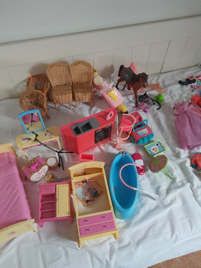 Diverse barbies met accesoires, Ophalen, Gebruikt, Barbie