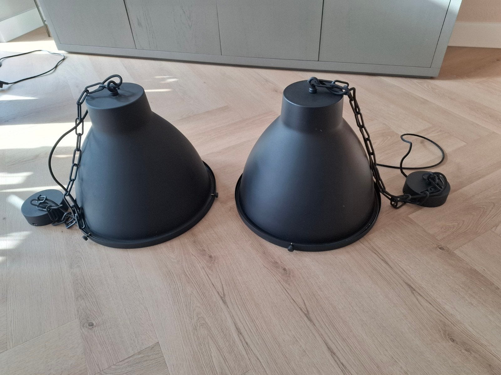 Industriële matzwarte metalen hanglampen met matglas, Ophalen, Industrieel, robuust, E27 (groot), Zo goed als nieuw