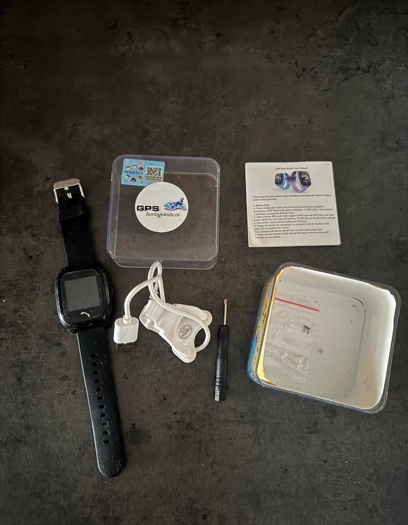 Kinder GPS horloge., Sieraden, Tassen en Uiterlijk, Smartwatches, Gebruikt, Zwart, Ophalen of Verzenden, Waterdicht