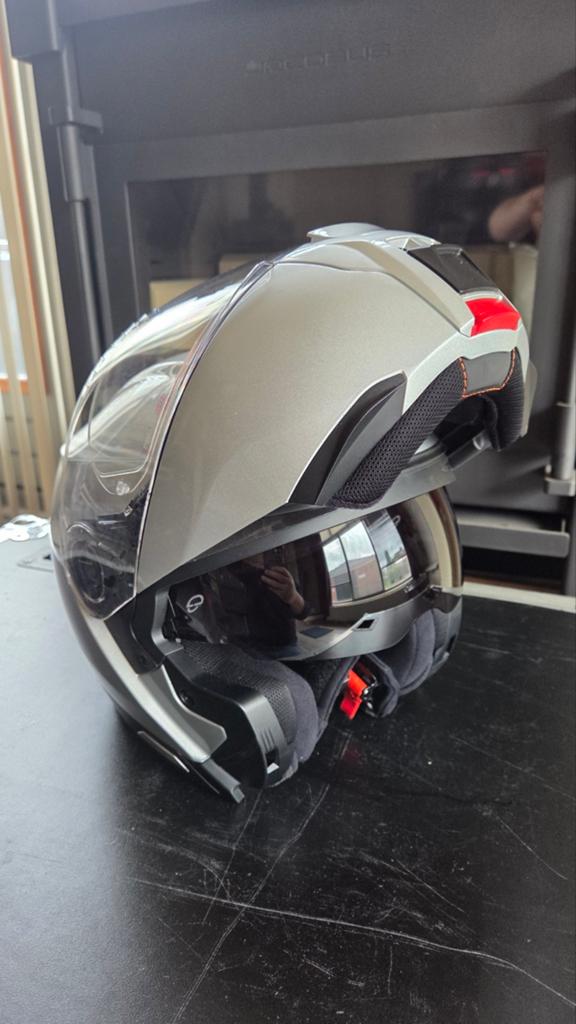 Schuberth C5 silver mt57, Motoren, Kleding | Motorhelmen, Systeemhelm, L, Tweedehands, Ophalen