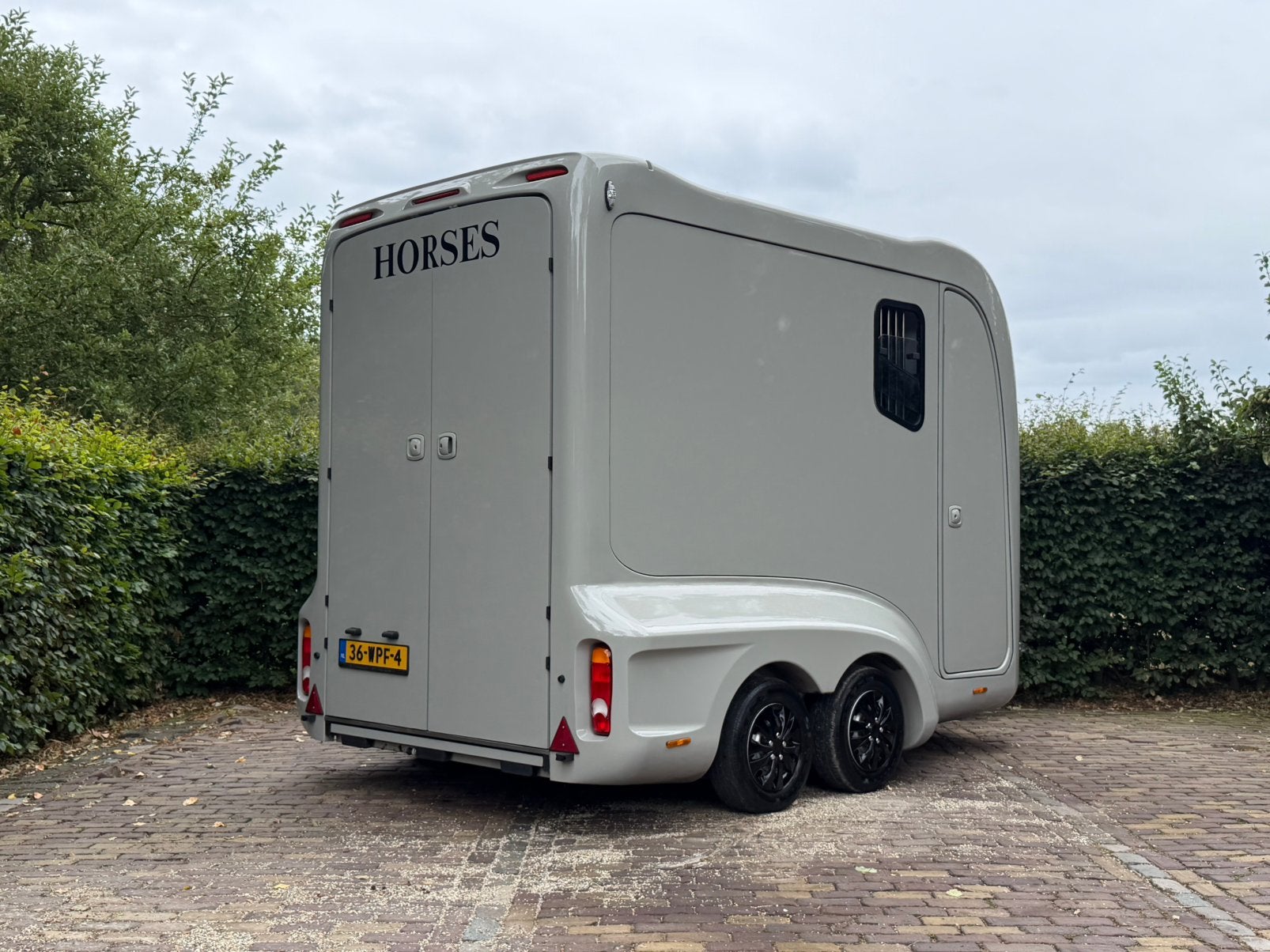 Extreem mooie 2 paards krismar hengsten trailer vol optie, Ophalen, Zo goed als nieuw, 2-paards trailer, TT paardentrailers
