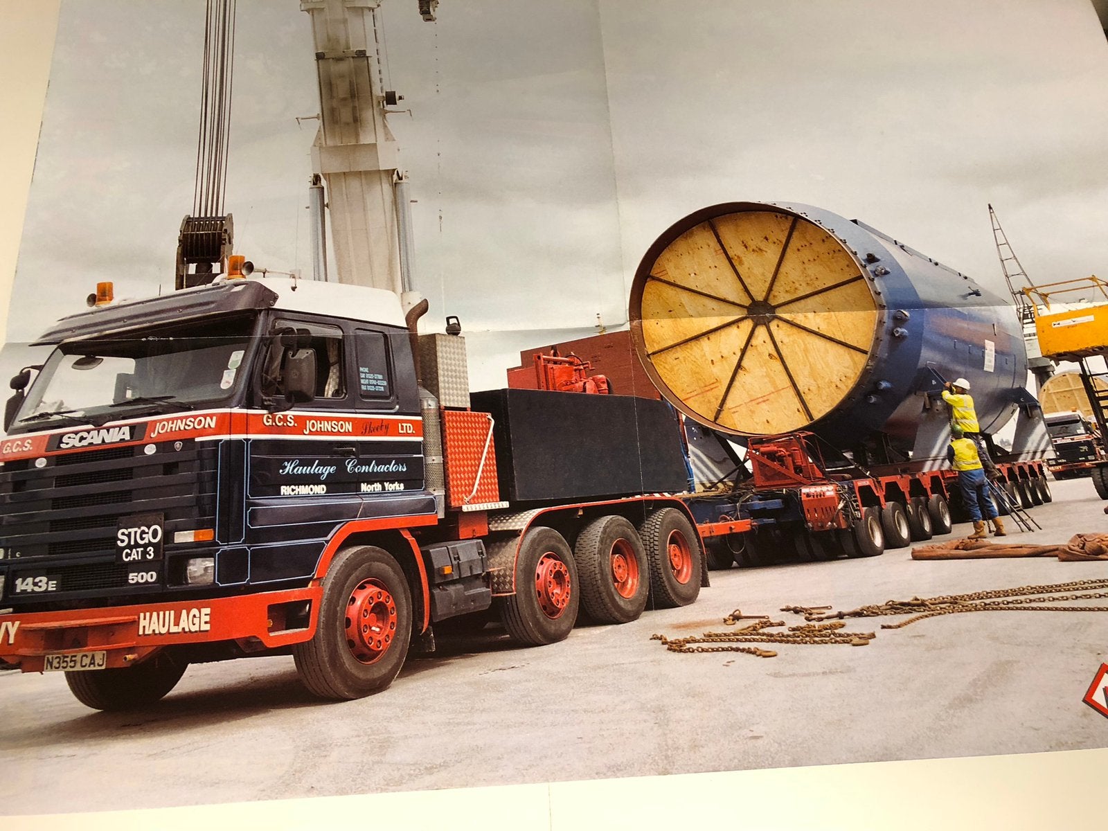 Poster Scania 143 en Volvo FH02, Ophalen of Verzenden, Zo goed als nieuw, Auto's