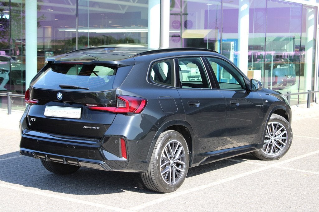 BMW X1 xDrive25e M Sport Automaat / Sportstoelen / Comfort A, Auto's, BMW, 136 pk, Gebruikt, Zwart, Met garantie (alle)