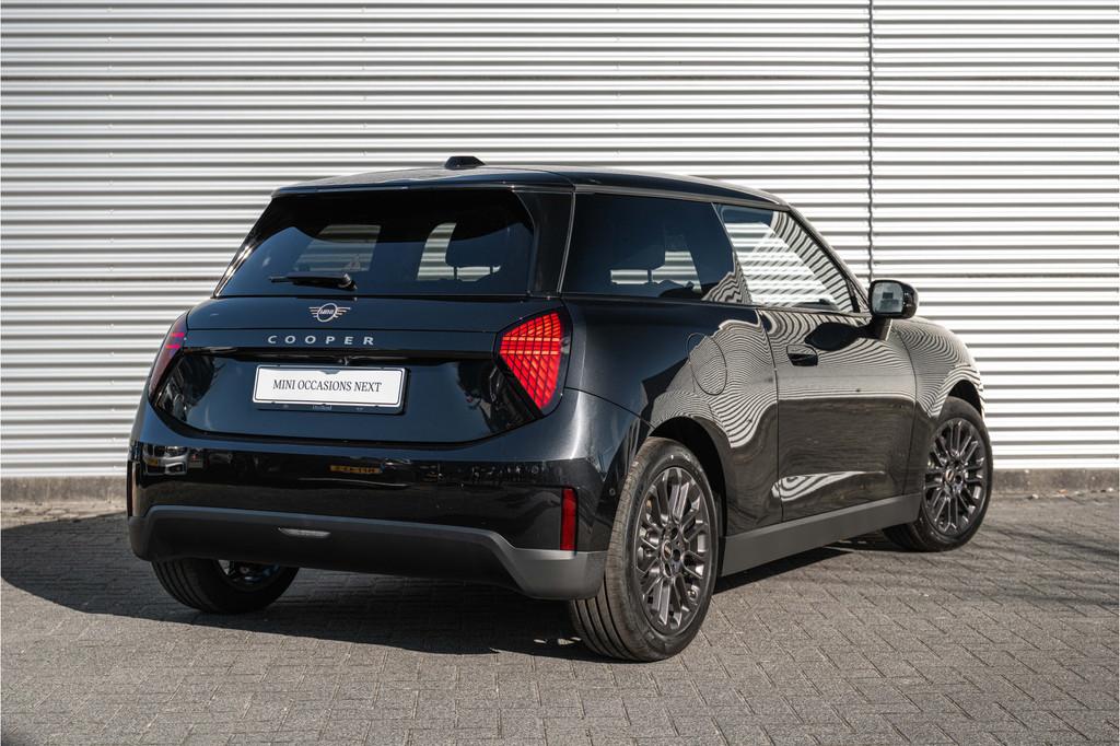 MINI Hatchback Cooper E Black Yard / LED / Head-Up / Parking, Auto's, Mini, Gebruikt, Zwart, Met garantie (alle), 4 stoelen