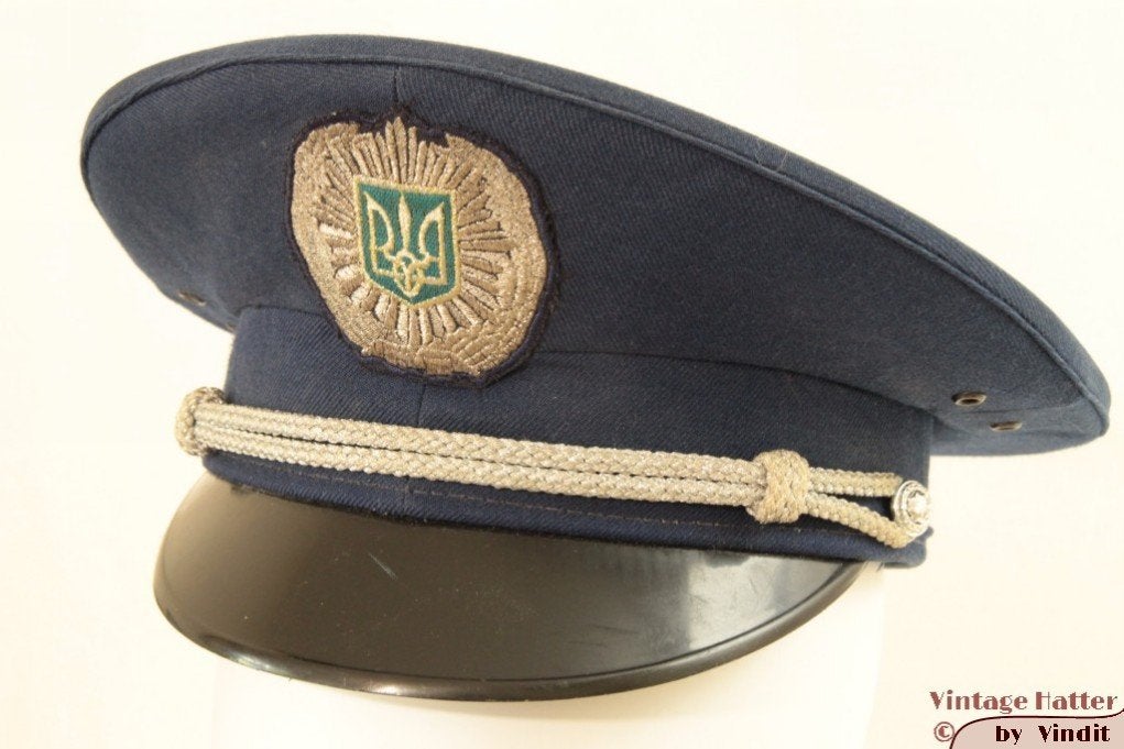 Vintage Uniform pet uit Oekraine blauw met zilverwerk 56, Ophalen of Verzenden, Gebruikt, Handschoenen, Hoed of Pet