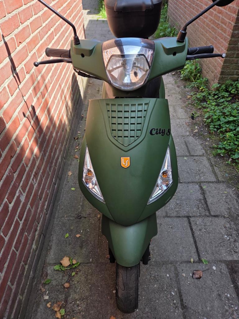 Brom scooter la souris city (piaggio zip namaak), Maximaal 45 km/u, Zip, Zo goed als nieuw, Benzine