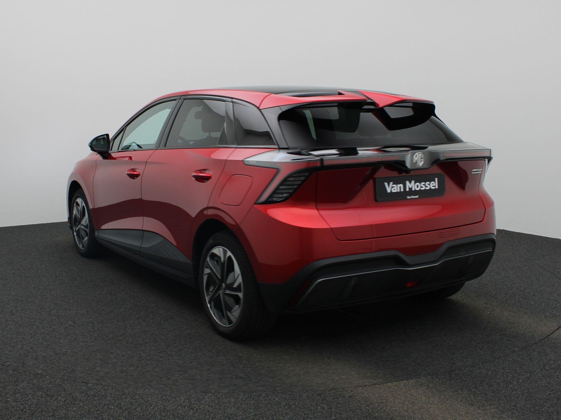 MG 4 Long Range 64kWh Luxury | WLTP 435 KM | SoH 97% | 360, Auto's, Automaat, 12 maanden, Gebruikt, Zwart