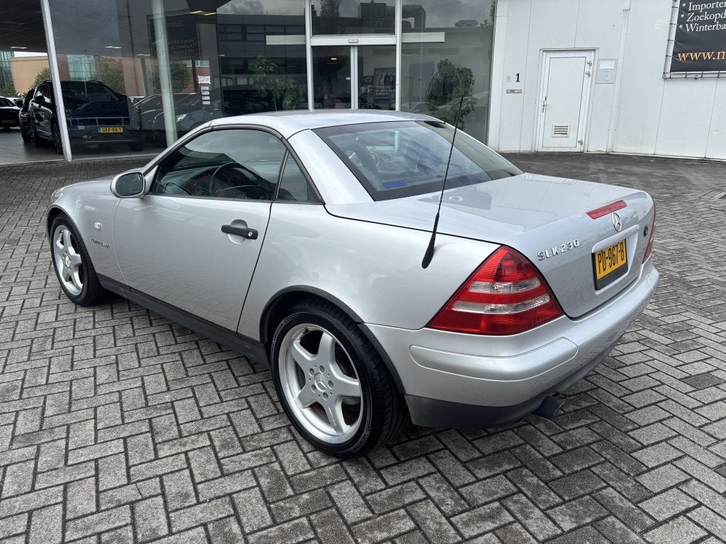 Mercedes-Benz SLK 230 Kompressor AMG (bj 1998, automaat), Auto's, Oldtimers, Automaat, Zwart, Cabriolet, Bedrijf