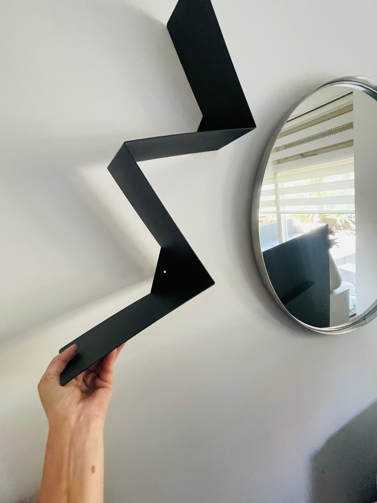 Metalen ZIG ZAG Boekenstandaard, Huis en Inrichting, Woonaccessoires | Wandplanken en Boekenplanken, Ophalen of Verzenden, Zo goed als nieuw