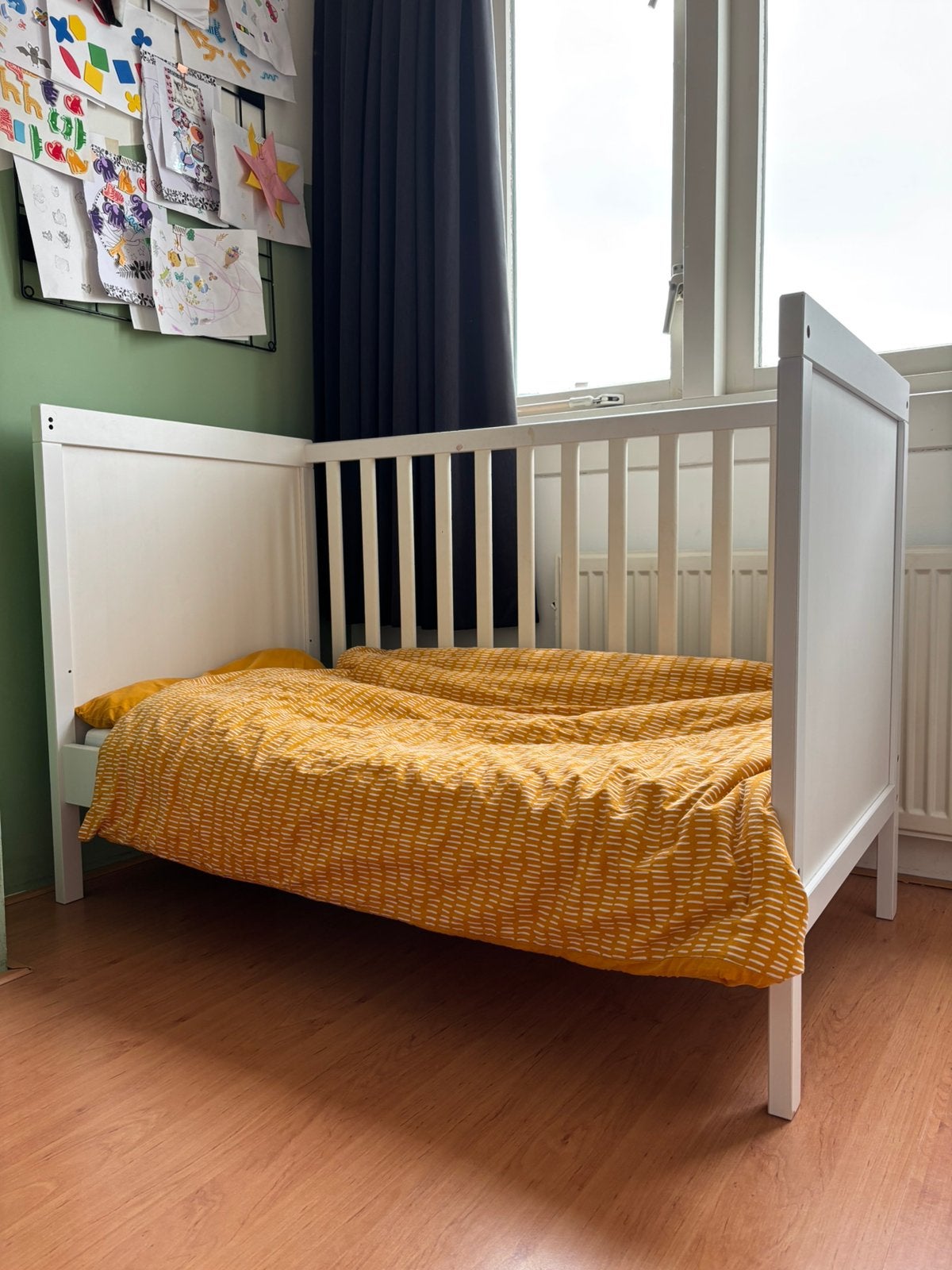Wit ledikant Ikea Sundvik + matras, Kinderen en Baby's, Ophalen, Gebruikt, Ledikant
