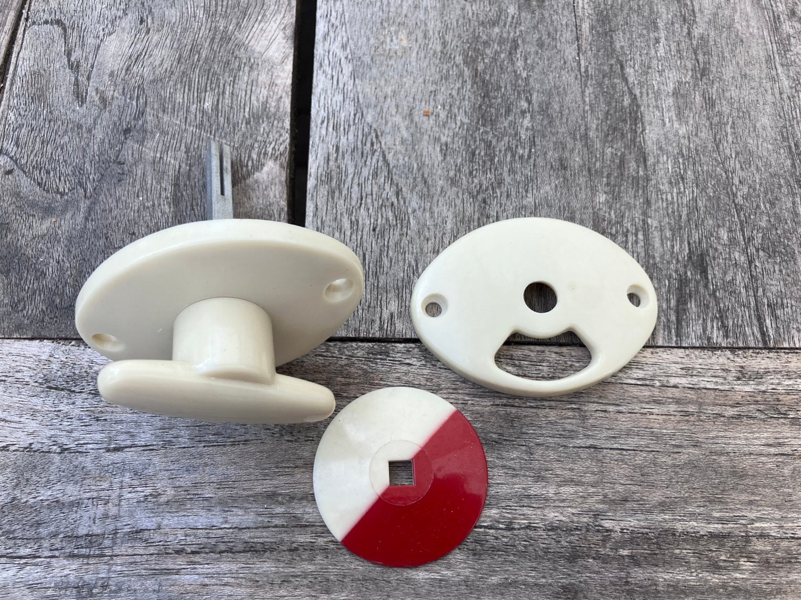 Bakkelieten Badkamer/ toilet slot, Doe-het-zelf en Verbouw, Hang- en Sluitwerk, Ophalen of Verzenden, Zo goed als nieuw, Overige materialen