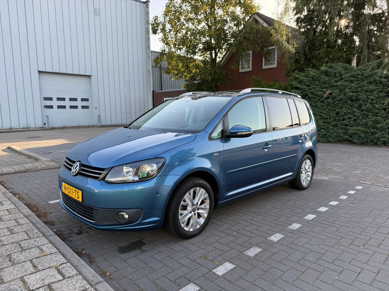 Volkswagen Touran 1.2 TSI APK 06/27, Trekhaak, Ketting VV, 730 kg, 4 cilinders, Blauw, 75 €/maand