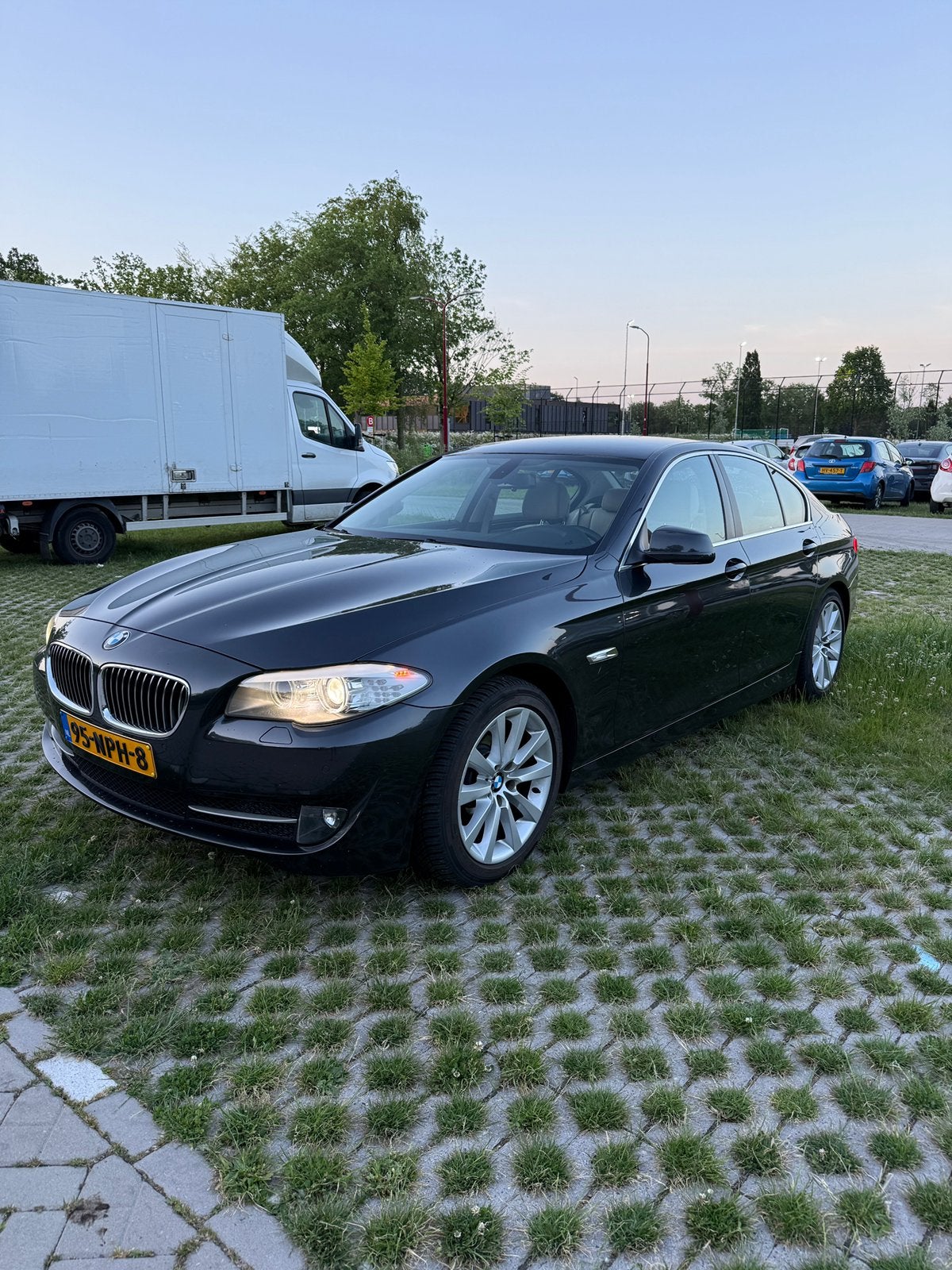 BMW 5-Serie 3.0 I 523 AUT 2010 Grijs, Auto's, BMW, Achterwielaandrijving, Beige, 2000 kg, 2996 cc