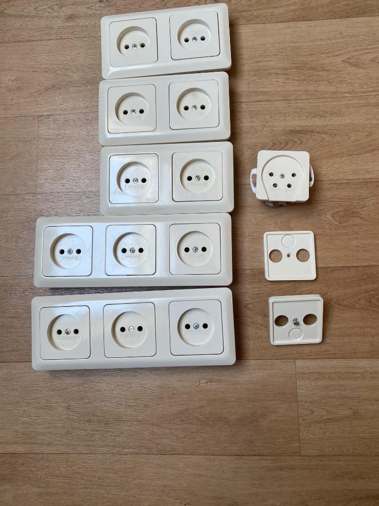 Berker Roomwit inbouw wcd, Ophalen of Verzenden, Gebruikt, Stopcontact