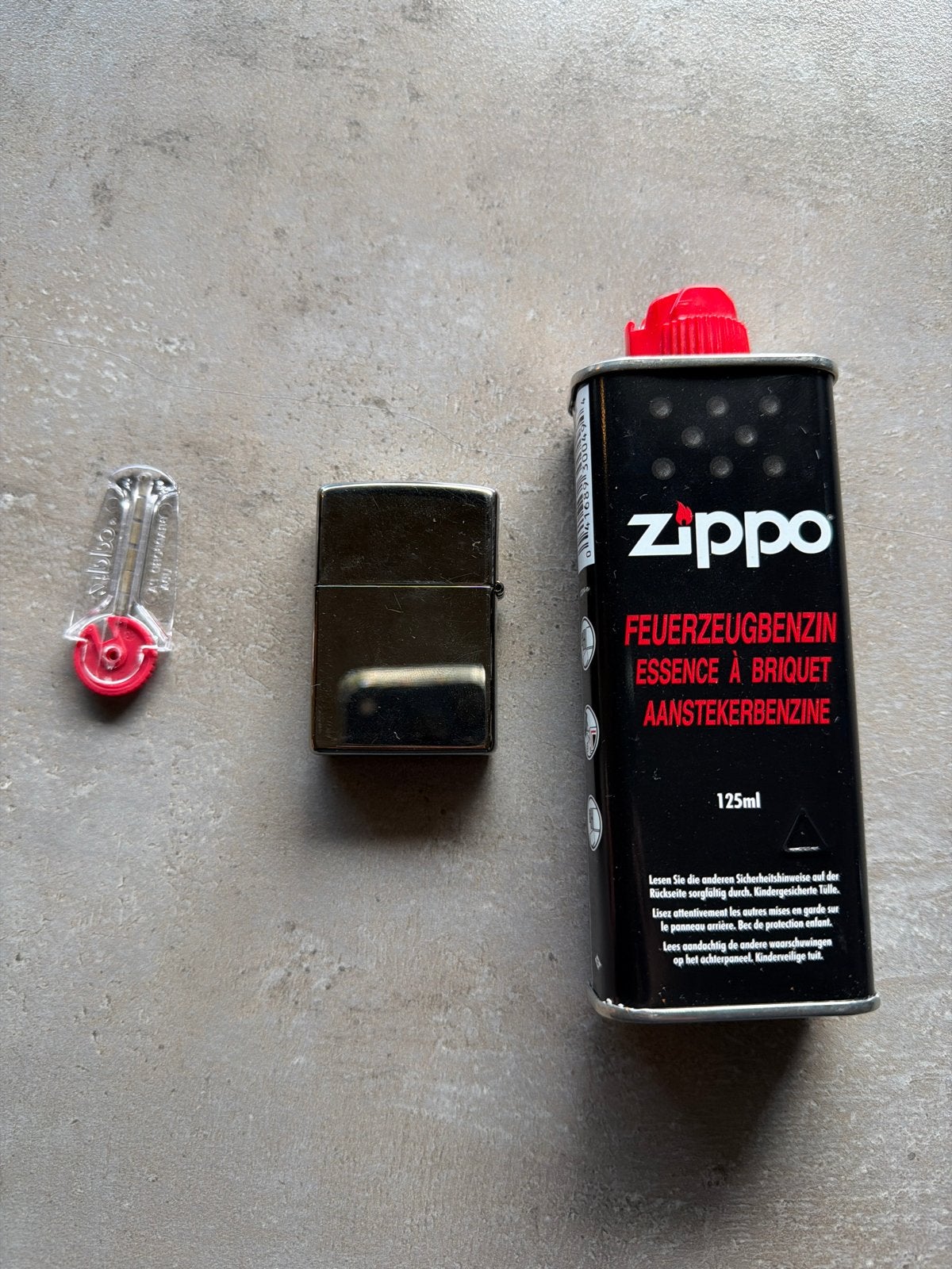 Zippo aansteker met benzine en vuursteentjes, Verzamelen, Rookartikelen, Aanstekers en Luciferdoosjes, Ophalen, Zo goed als nieuw